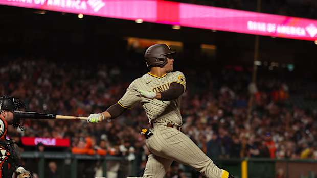 San Diego Padres left fielder Juan Soto hits a single during the ninth inning against the SF Giants at Oracle Park. (2023)